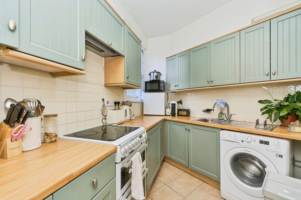 Property photo 2 of 18 1851485-05