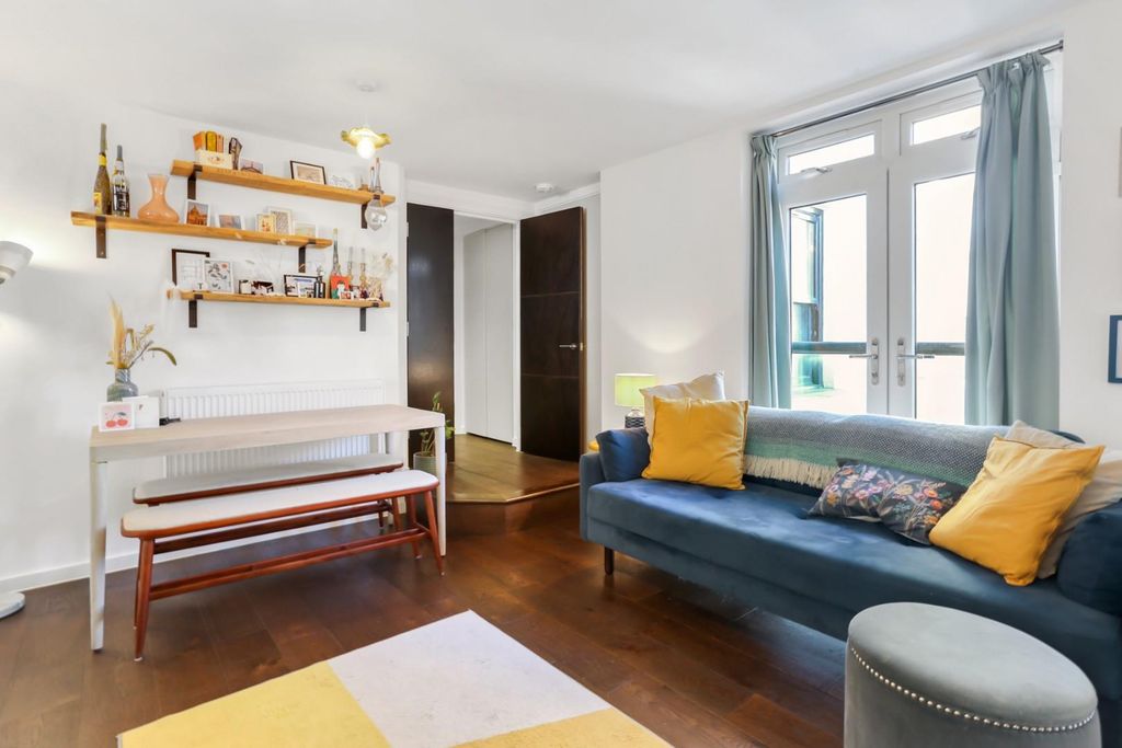 Property photo 2 of 18 Kitchen/Reception