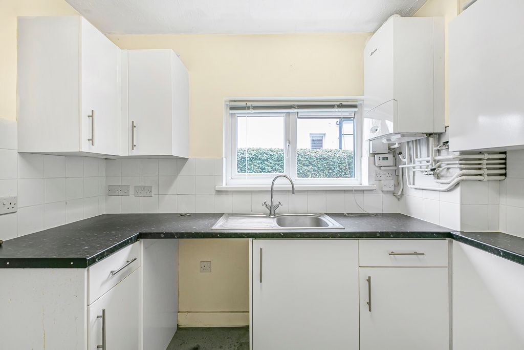 Property photo 3 of 10 Kitchen
