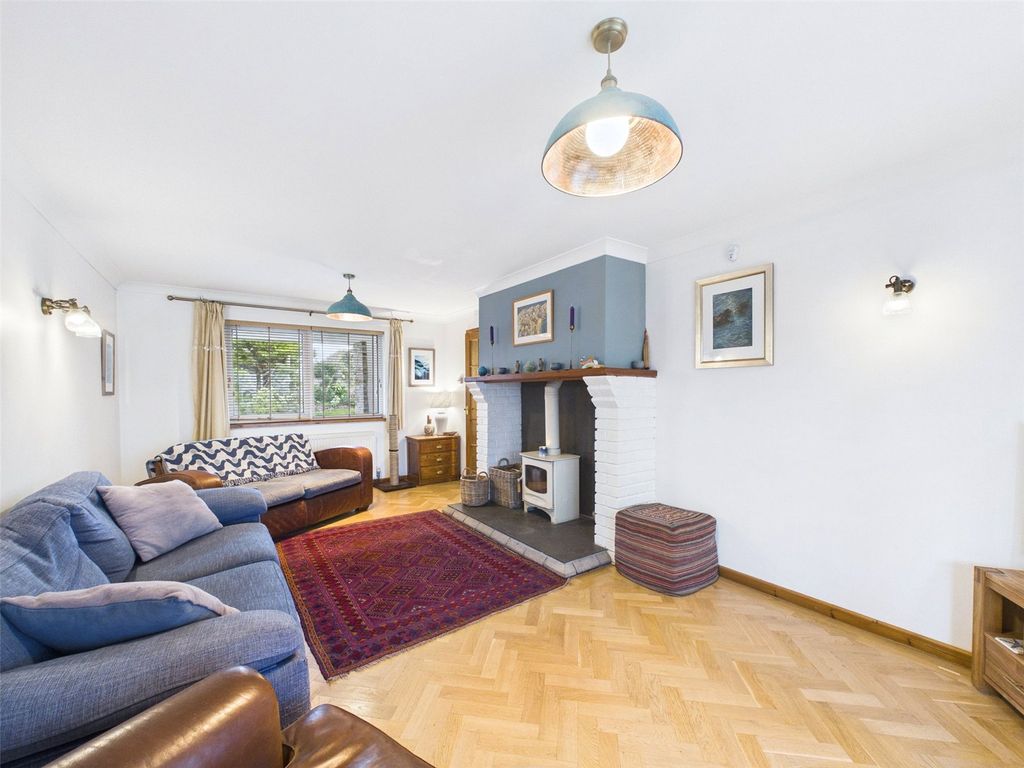 Property photo 2 of 27 Picture No. 13