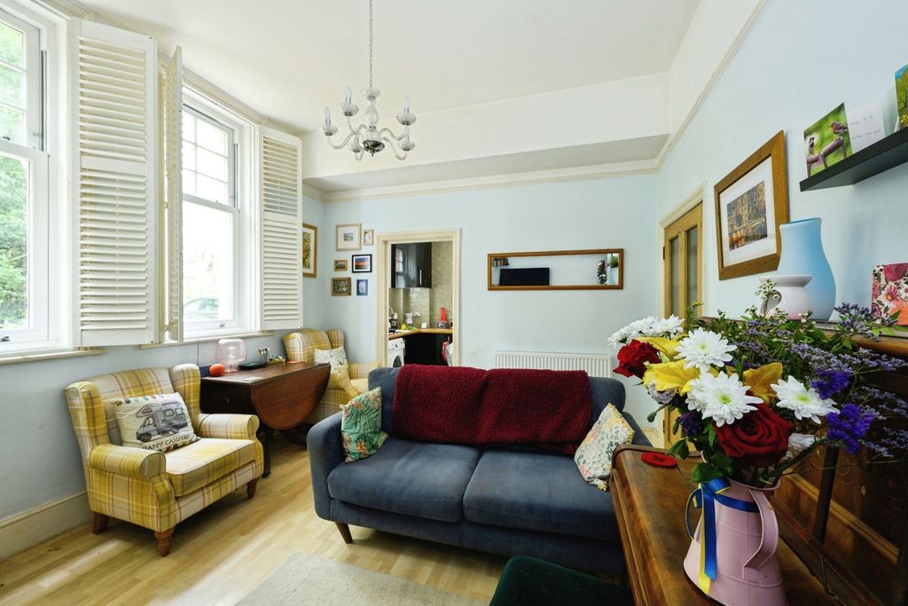 Property photo 2 of 19 Pbox-Img.Jpg