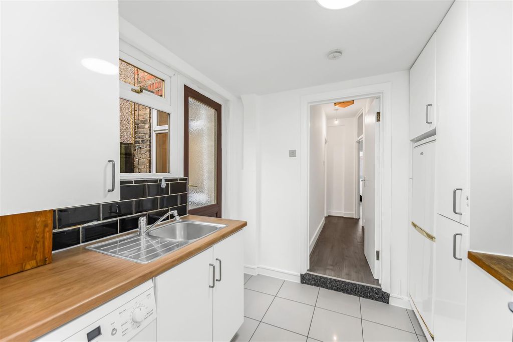 Property photo 3 of 18 73 Gosport-12.Jpg