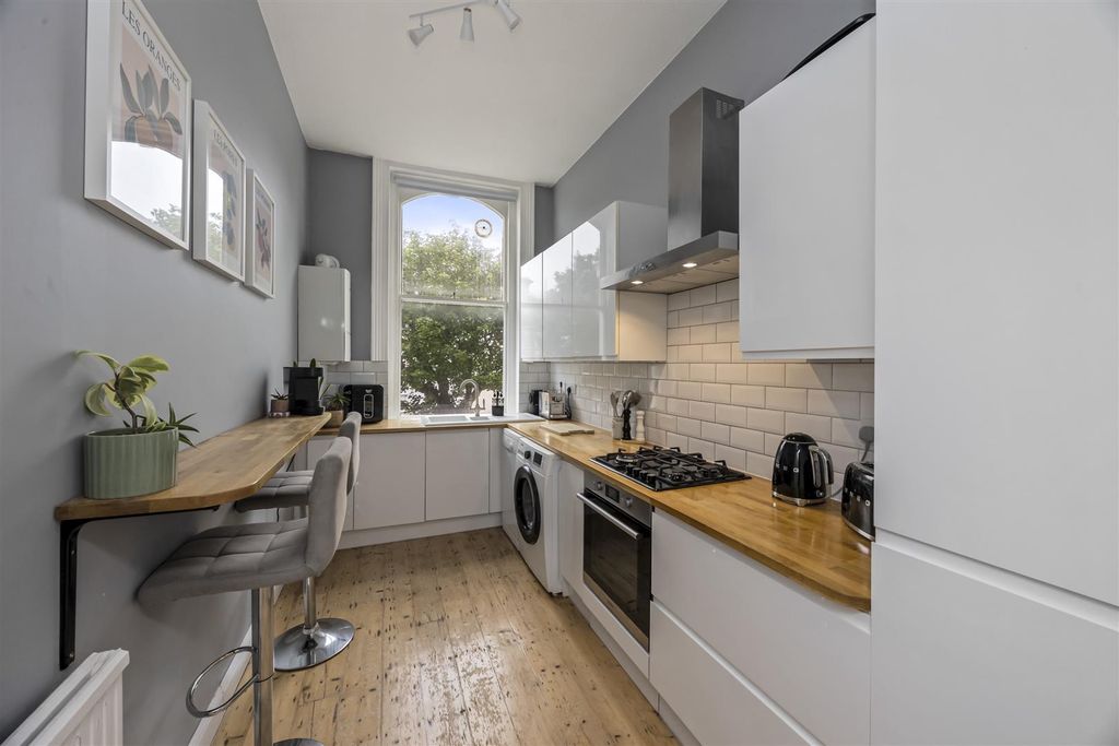 Property photo 2 of 15 Leopold Road, 5, First Floor Flat-001.Jpg