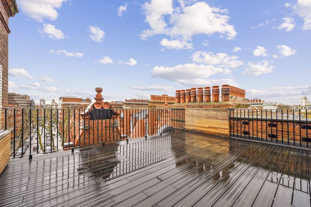 Property photo 3 of 18 Sloane Gardens (17)