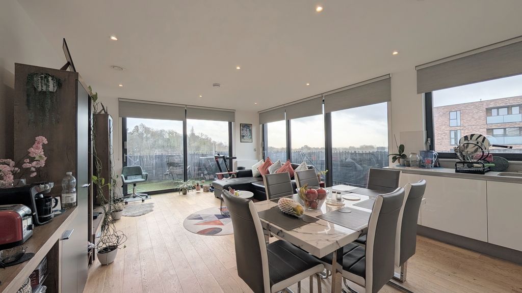 Property photo 2 of 18 Image