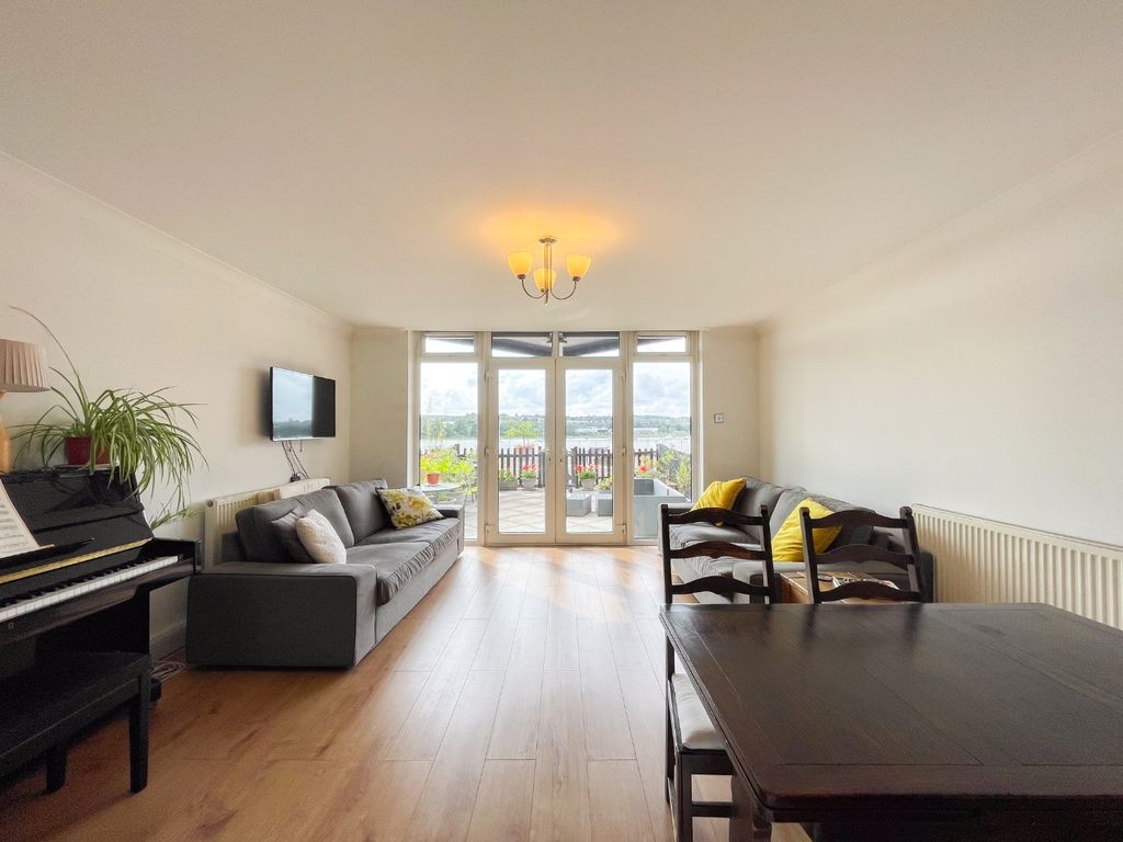 Property photo 2 of 17 4324555