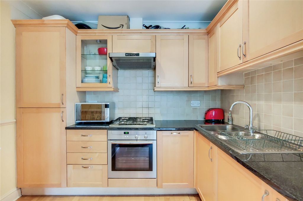 Property photo 2 of 10 Reception/Kitchen