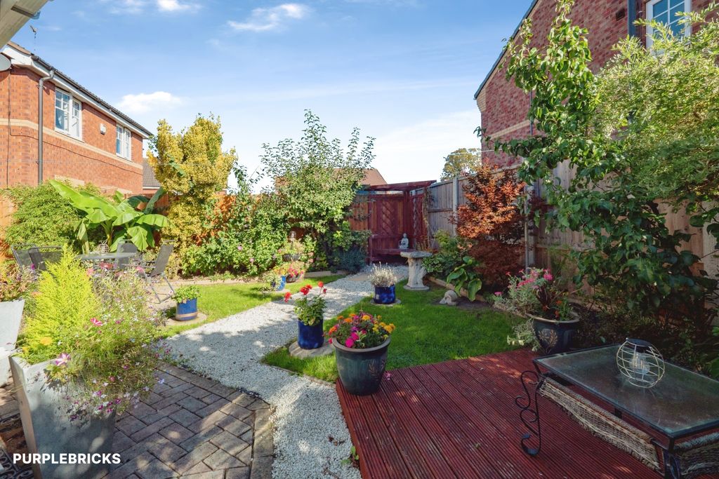 Property photo 2 of 32