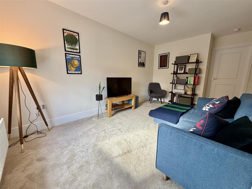 Property photo 3 of 24