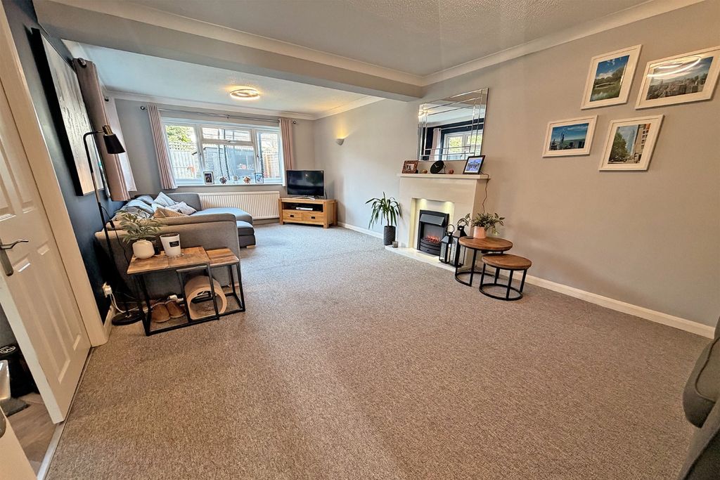 Property photo 3 of 12 4986923