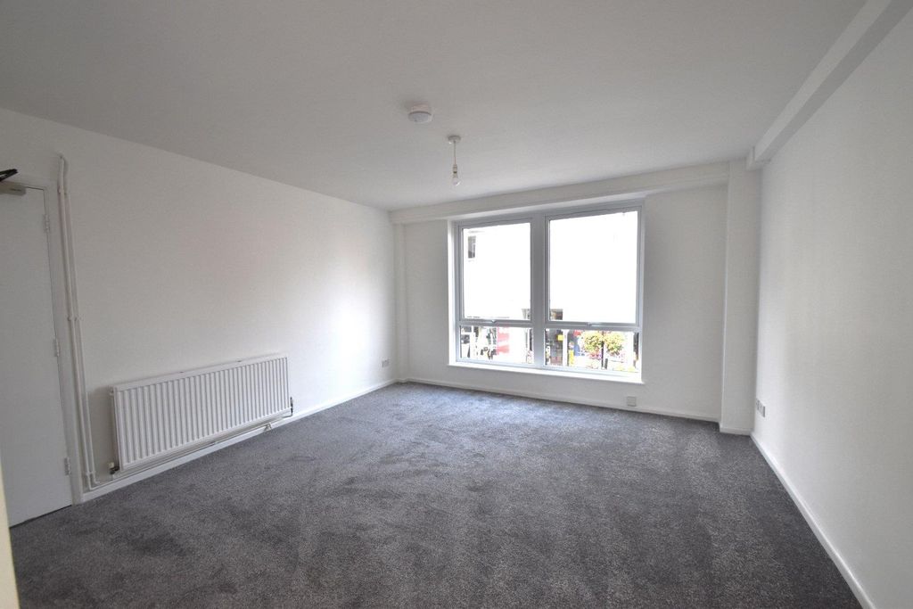 Property photo 3 of 8 Tiverton Seddons