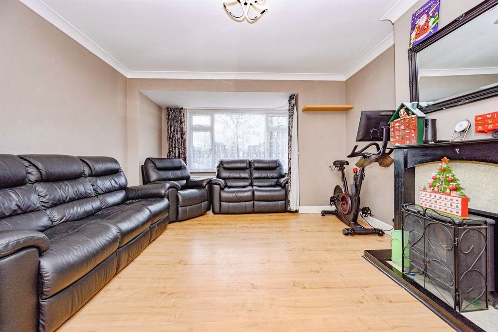 Property photo 2 of 19