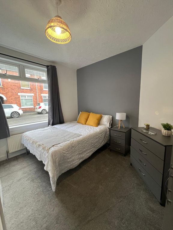 Property photo 2 of 8 A Cozy Double Bedroom Featuring A Comfortable Bed ...