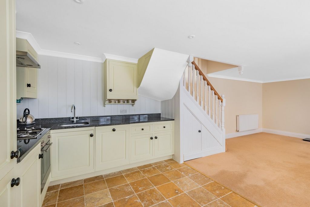 Property photo 3 of 11 Kitchen