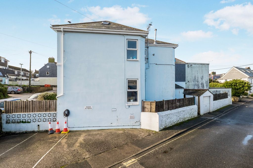 Property photo 2 of 20 Pbox-Img.Jpg