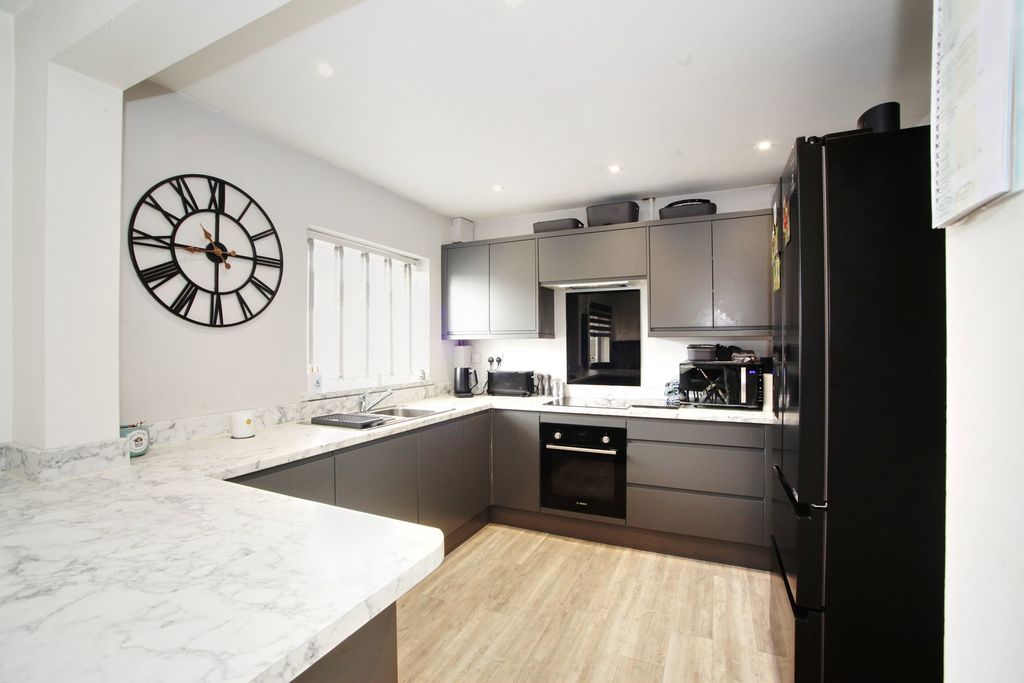 Property photo 3 of 30