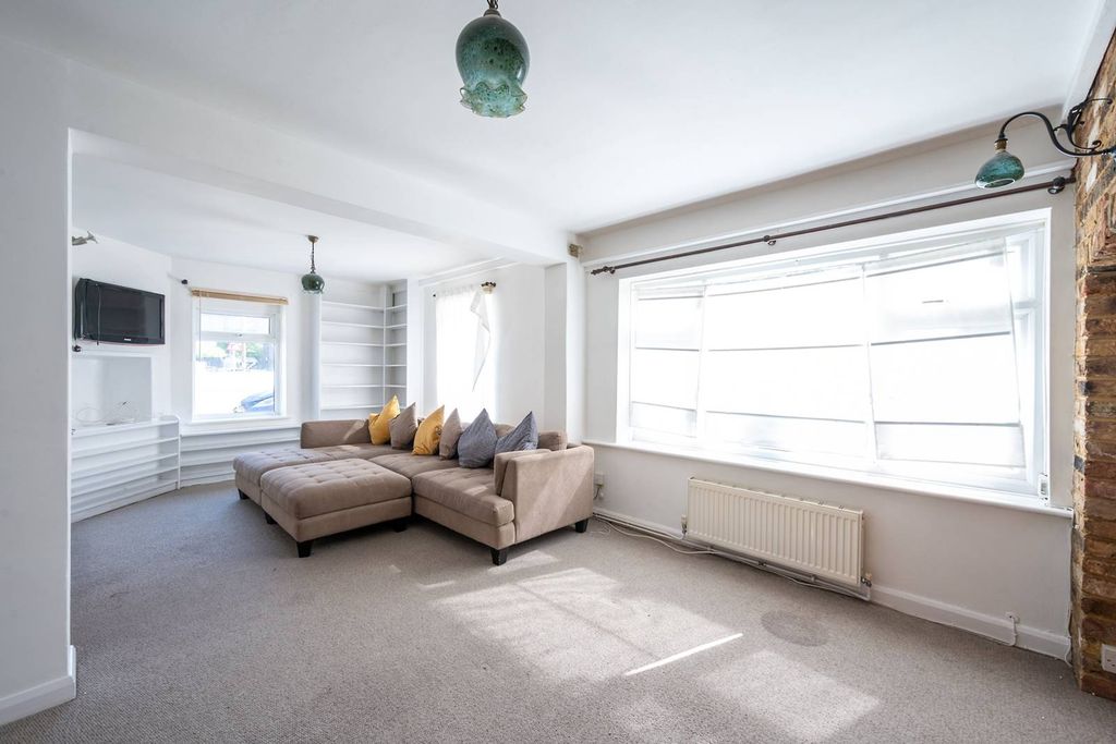 Property photo 2 of 11