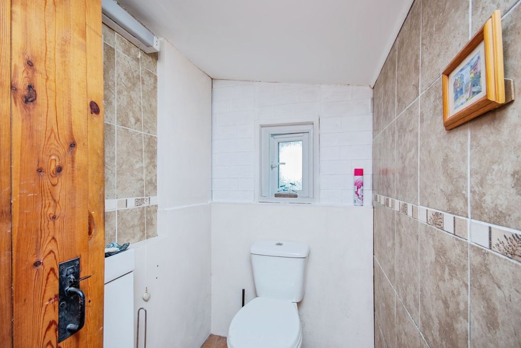 Additional image 10 of 2 bed flat for saleThe Mount, Penally, Tenby, Pembrokeshire SA70