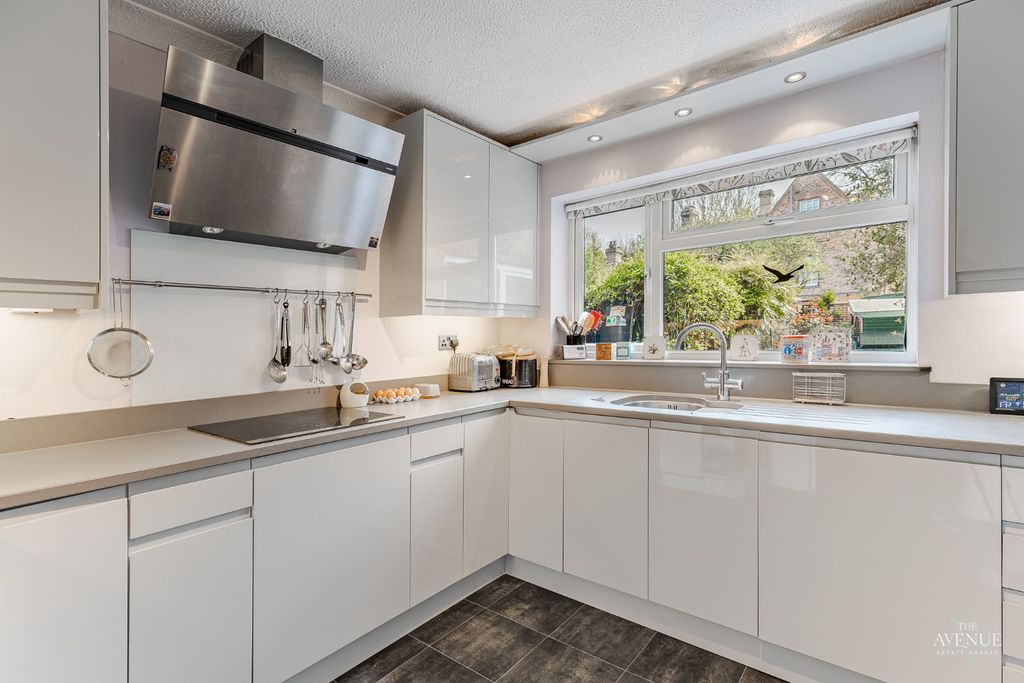 Property photo 2 of 25 4695094