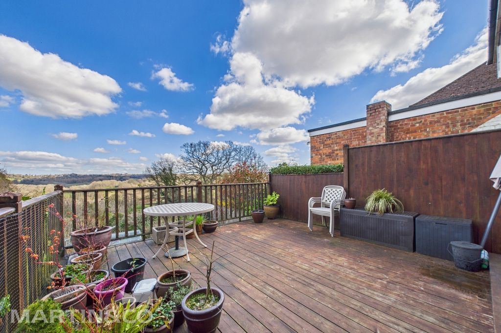 Property photo 2 of 12 Cam01953G0-Pr0097-Still014