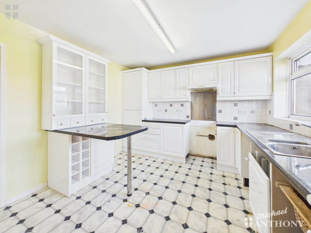 Property photo 2 of 13 Cam03852G0-Pr0596-Still001