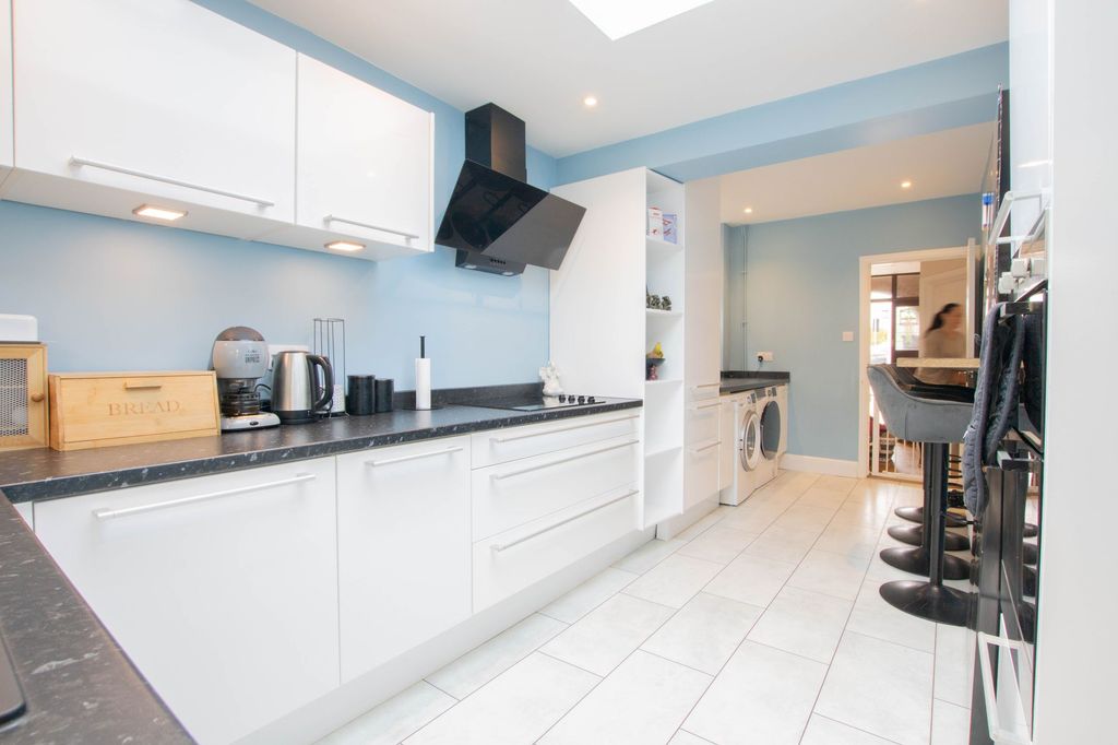 Property photo 3 of 18