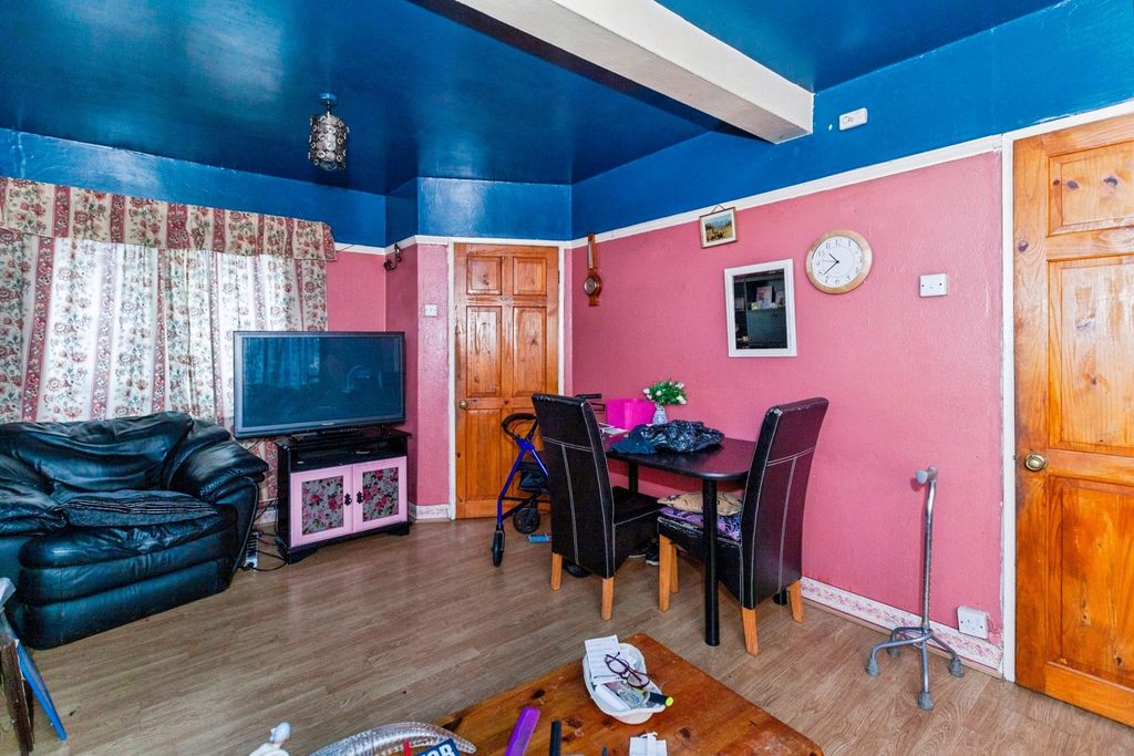 Property photo 3 of 20 Living Room