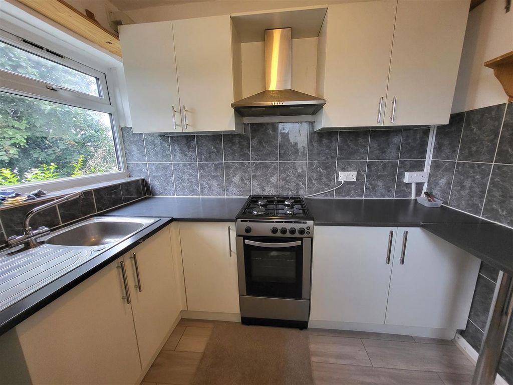 Property photo 2 of 14 Kitchen