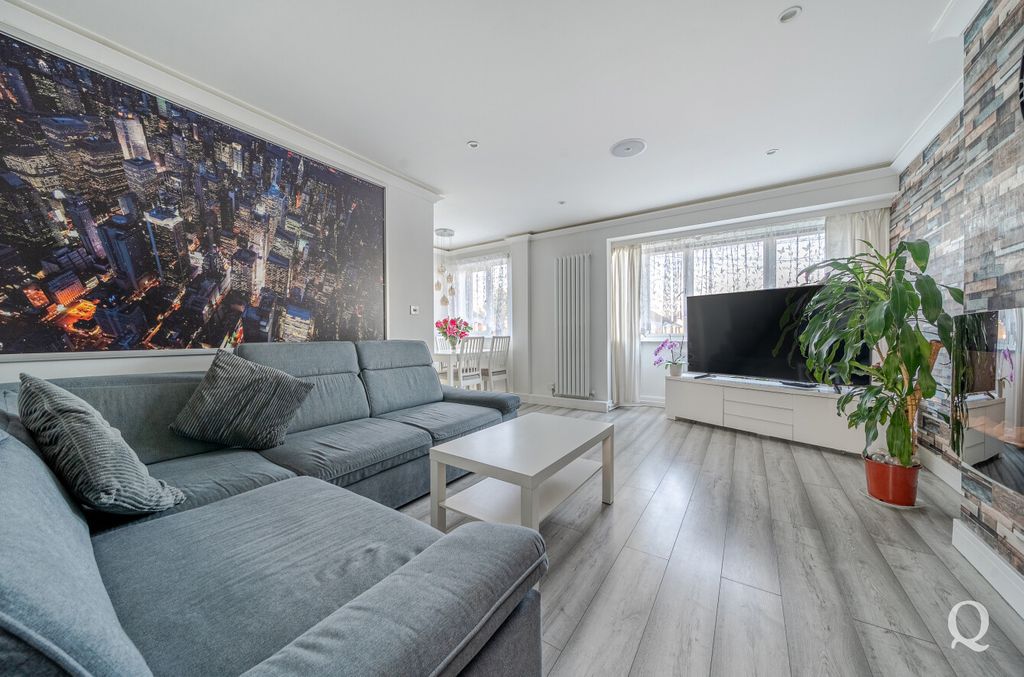 Property photo 3 of 24 Fc203c93-d227-4De...