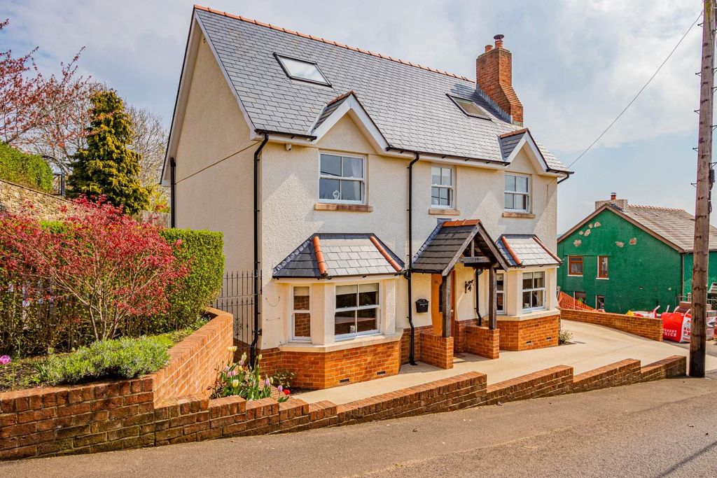 Property photo 1 of 33 Sunnyside 3 (39 Of 43).Jpg