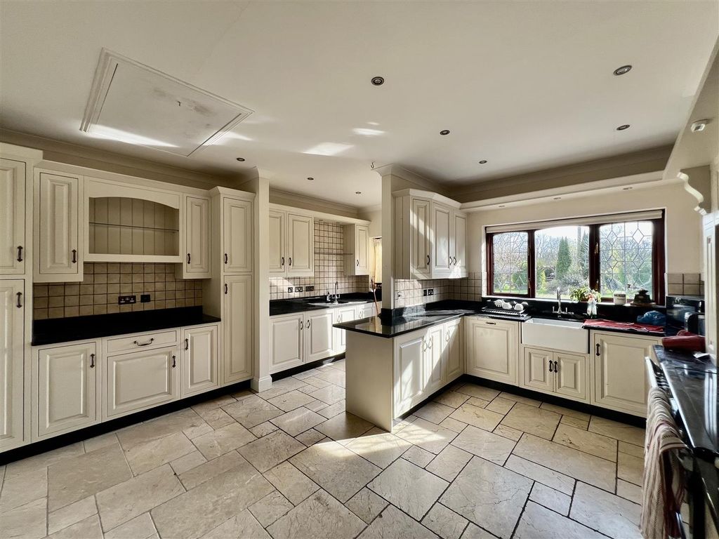 Property photo 3 of 23 Kitchen