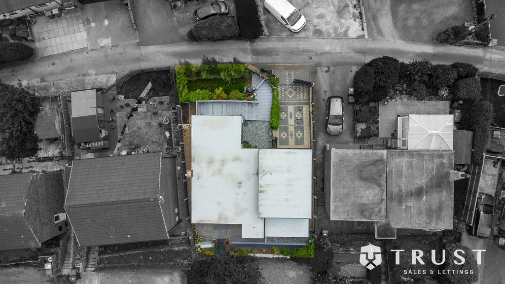 Property photo 2 of 39