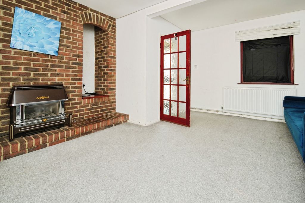 Property photo 2 of 20