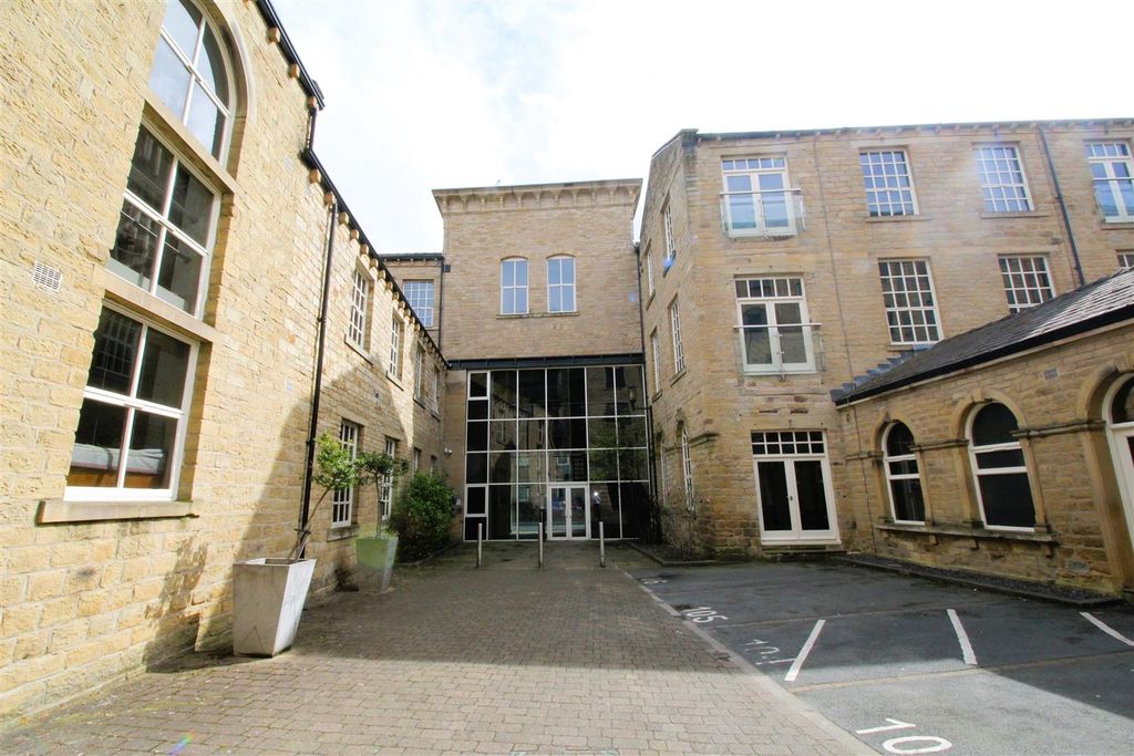 Property photo 1 of 14 External