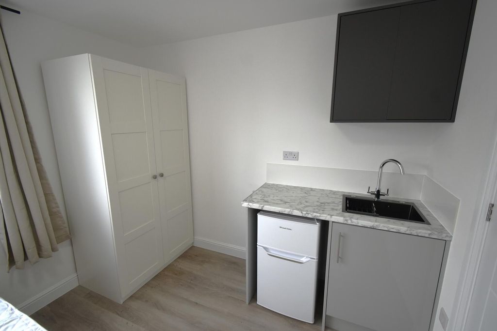 Property photo 3 of 5 Kitchen