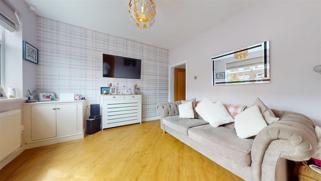 Property photo 2 of 27 Doulton Street Living Room