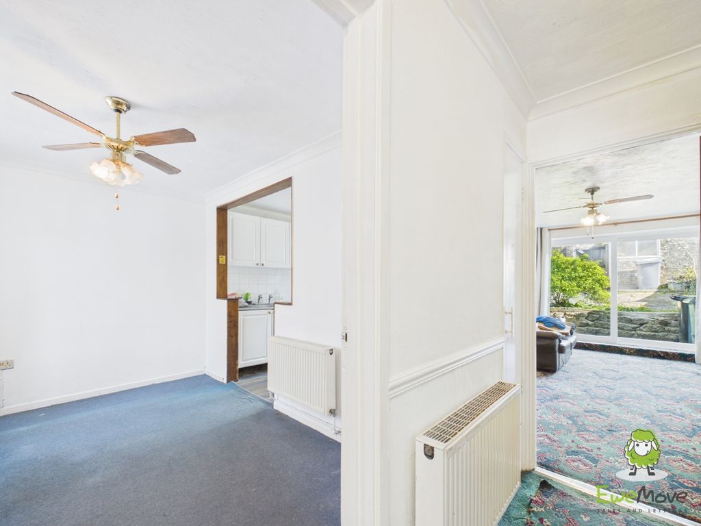 Property photo 3 of 20 Ewemove Estate Agents Basingstoke - Shelley Close