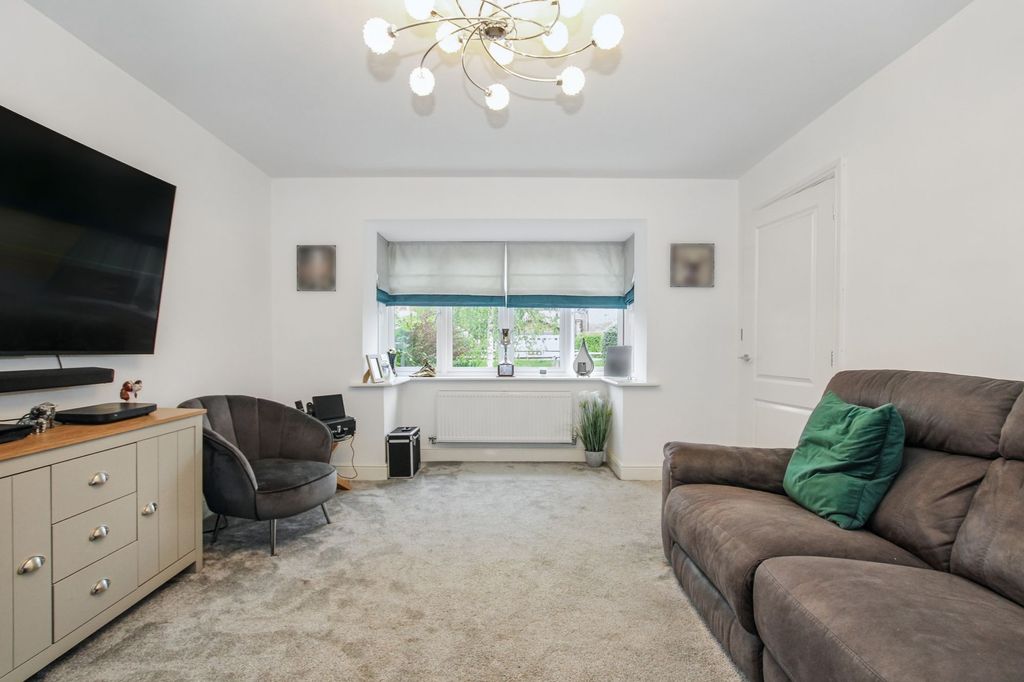 Property photo 2 of 31