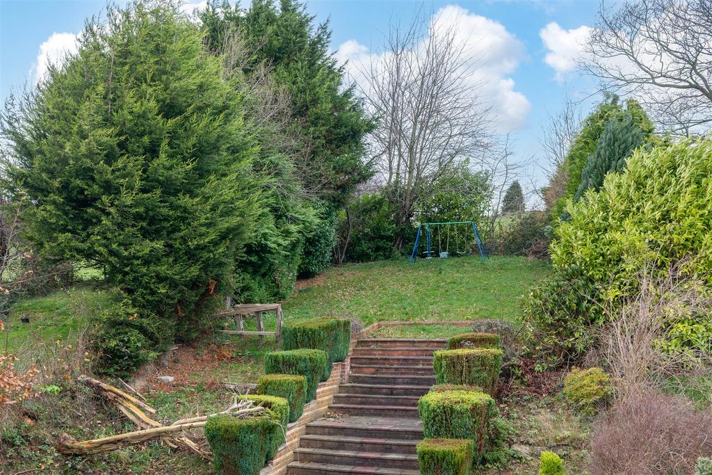 Property photo 3 of 24 23 Knaresborough Drive-8.Jpg