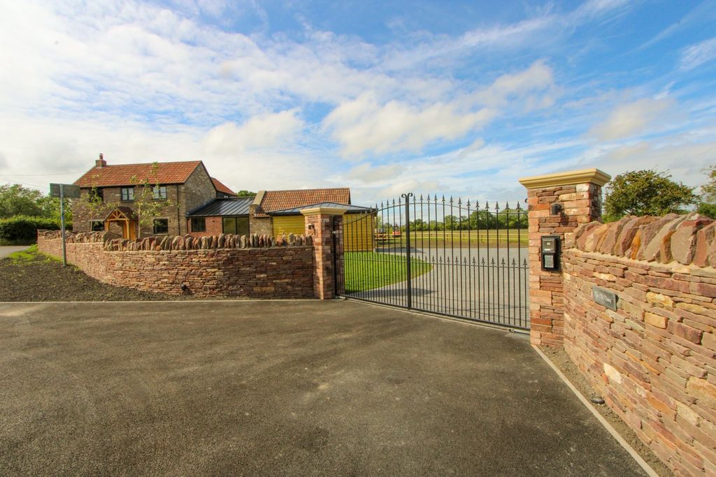 Property photo 3 of 35