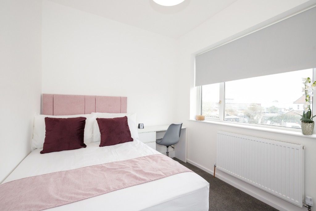 Property photo 3 of 9 This Inviting Double Bedroom Features A Comfortabl...
