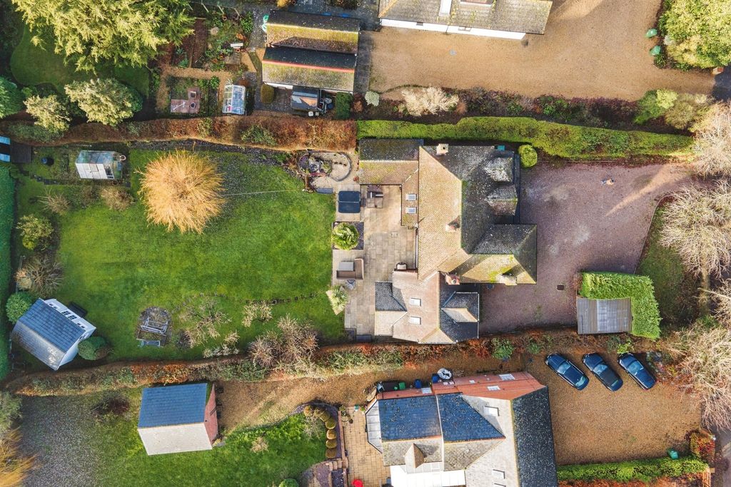 Property photo 2 of 28