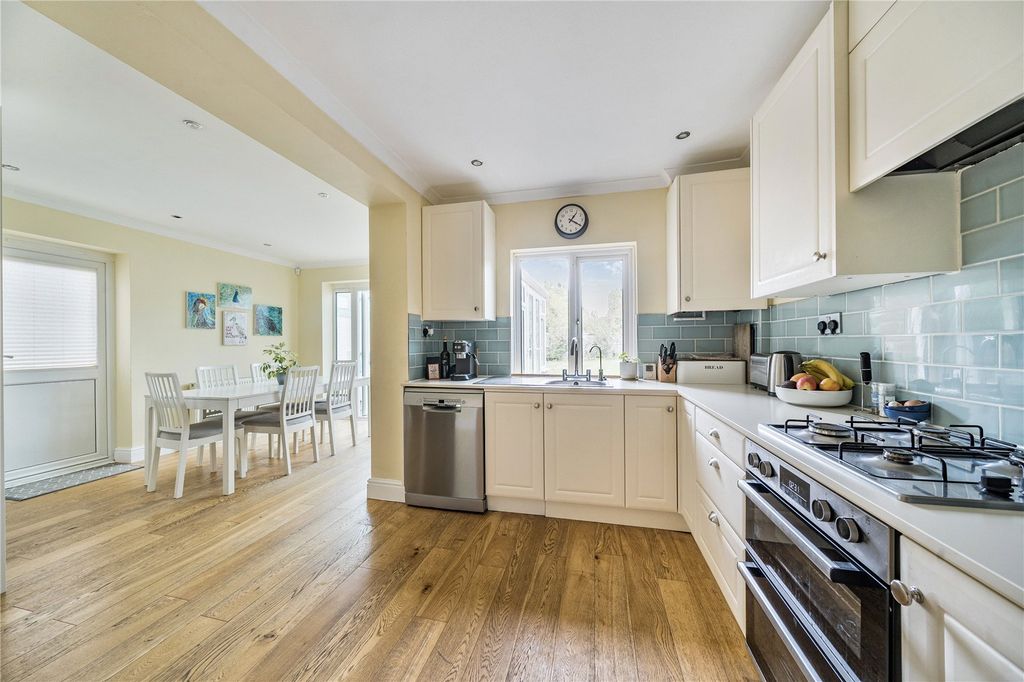 Property photo 3 of 8 Kitchen/Dining Room