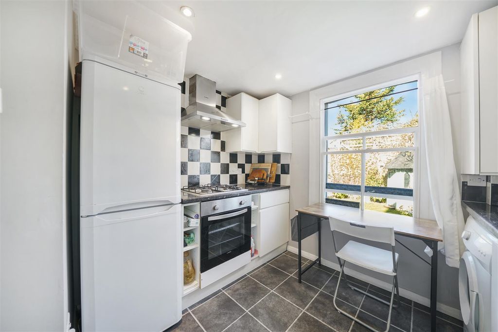 Property photo 3 of 17 Ground Floor Flat, 4 Bassein Park Road - Ga7Yjz800
