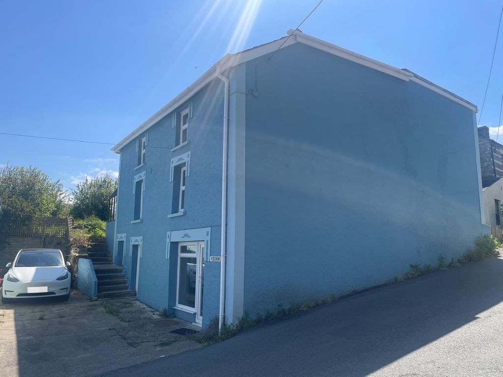 Property photo 2 of 26