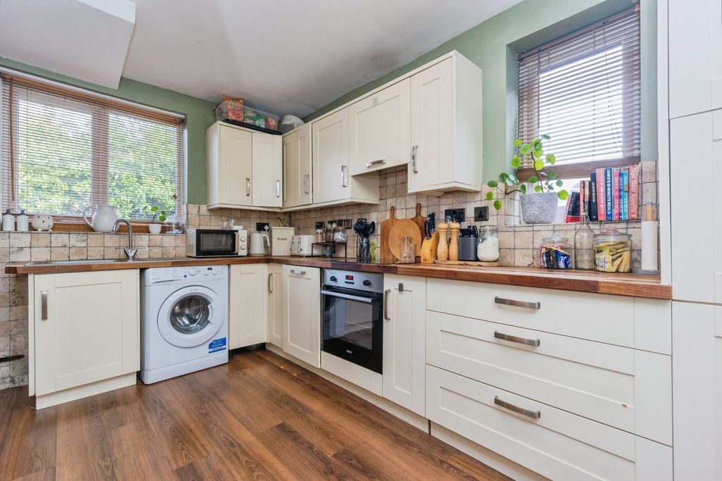 Property photo 3 of 17 Photo