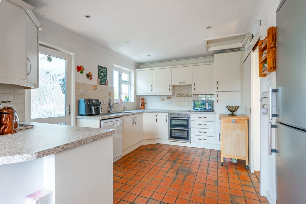 Property photo 2 of 37