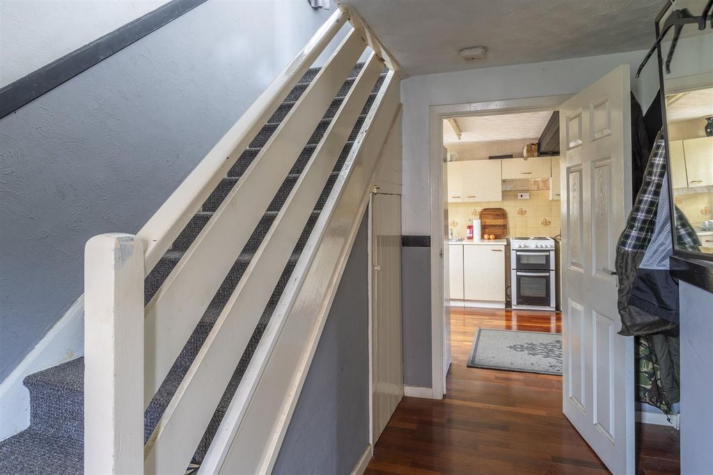 Property photo 2 of 23 Entrance Hall