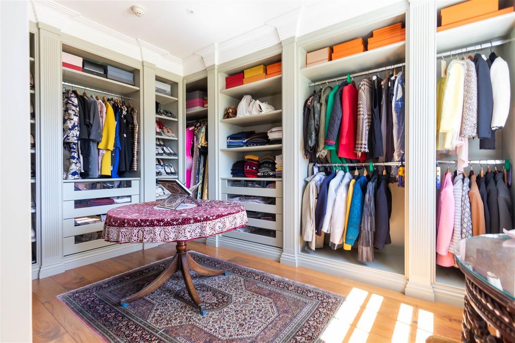 Property photo 2 of 8 Dressing Room.Jpg