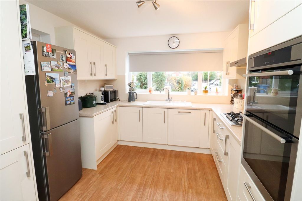 Property photo 3 of 16 Kitchen